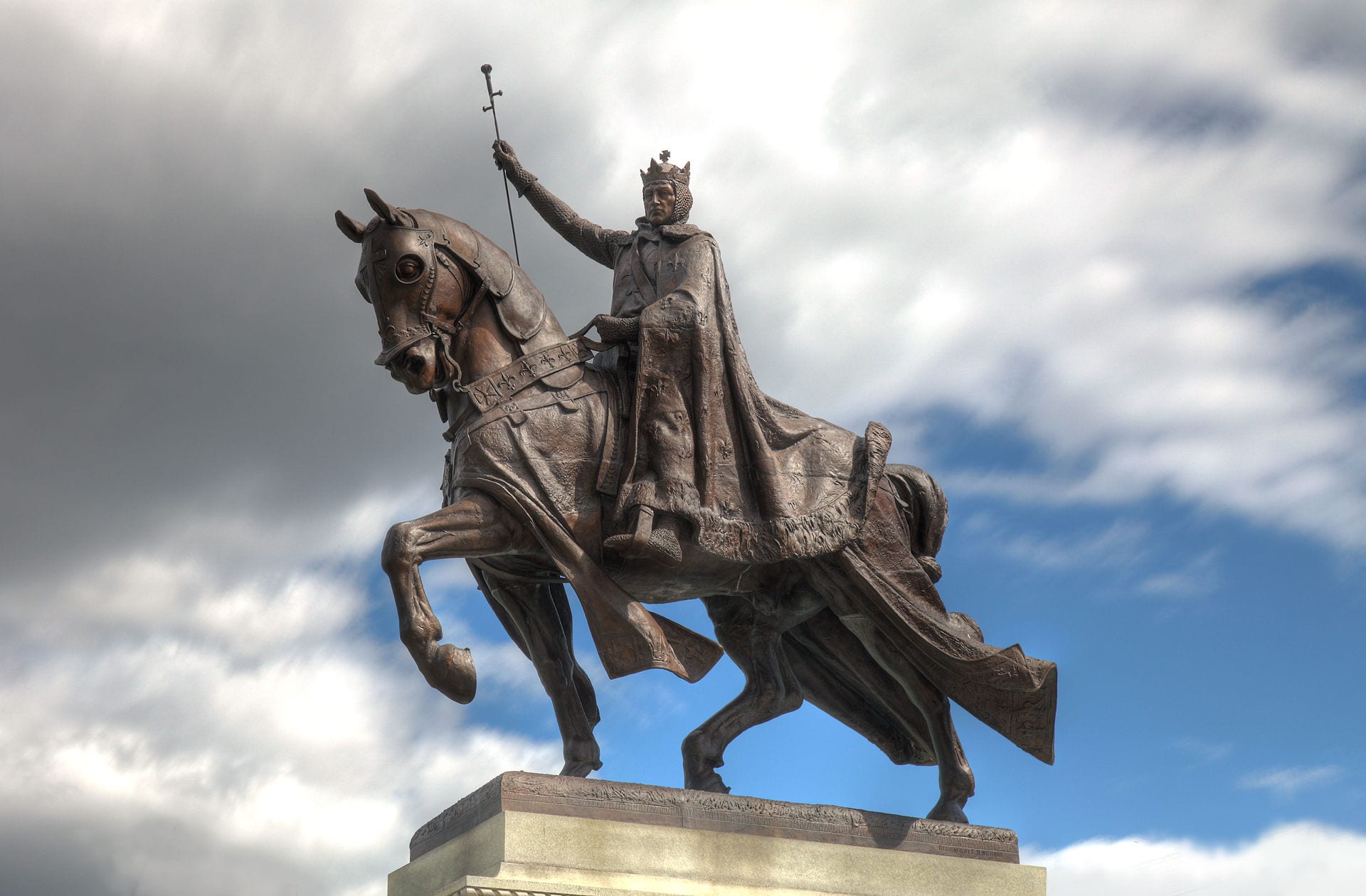 Saint-Louis (États-Unis) : des militants reprochent à Louis IX d’être antisémite, veulent abattre sa statue et changer le nom de la ville King_louis_statue_tonemapped