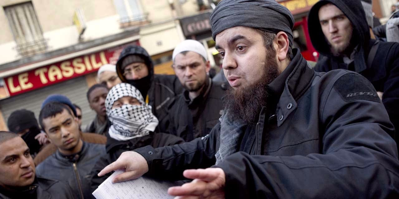 8 132 personnes sont fichées pour radicalisation à caractère terroriste en France . Forsane-Alizza-Mohamed-Achamlane-ecope-de-9-ans-de-prison-ferme