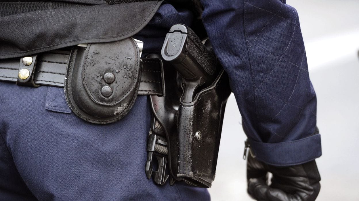 À Bordeaux, près de 90 % des agents de police souhaitent être armés, mais le maire écolo Pierre Hurmic s’y oppose . Arme-police